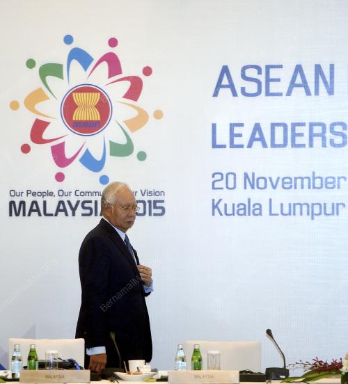 ASEAN121_20112015_ASEAN
