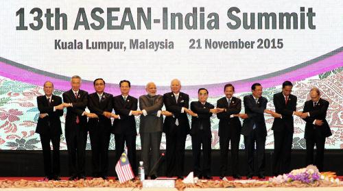 ASEAN126_21112015_ASEAN