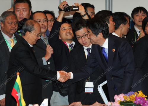 ASEAN132_21112015_ASEAN