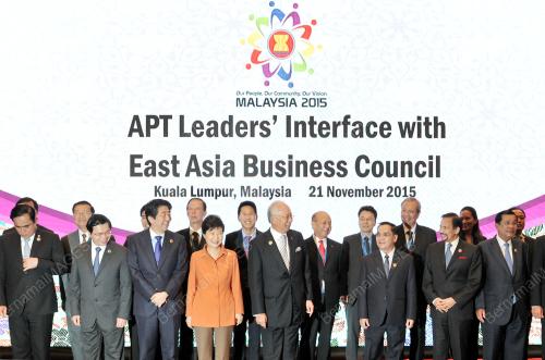 ASEAN138_21112015_ASEAN