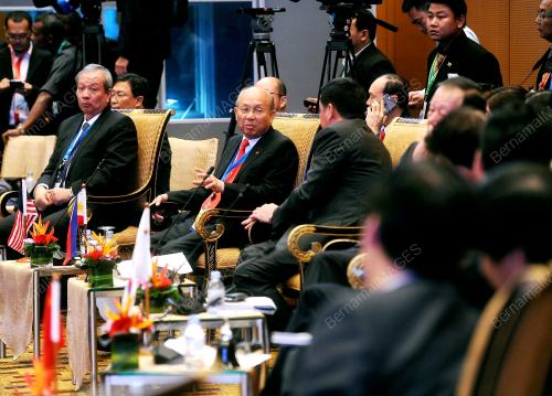 ASEAN139_21112015_BUSINESS