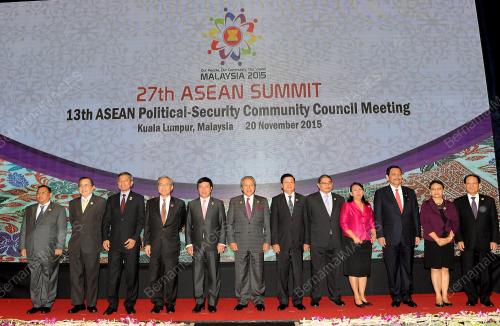 ASEAN26_20112015_MEETING