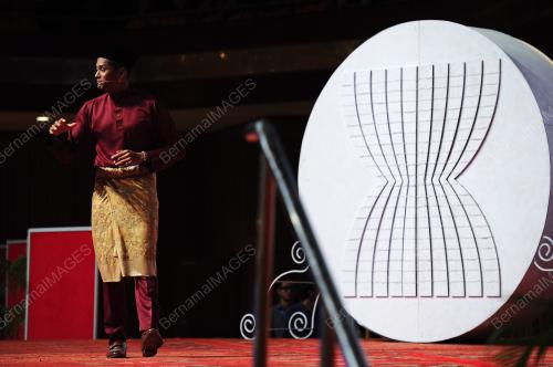 ASEAN27_18112015_YOUNG