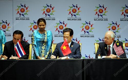 ASEAN31_22112015_SIGNING