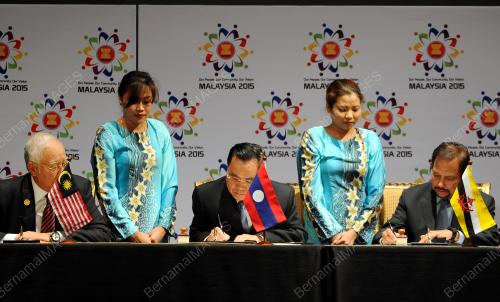 ASEAN32_22112015_SIGNING