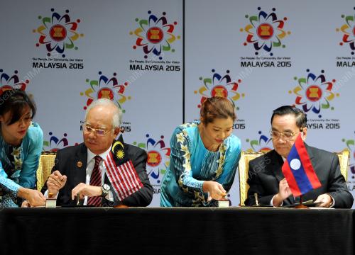 ASEAN33_22112015_SIGNING