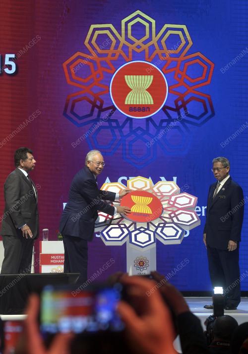 ASEAN34_20112015_ASEAN_ECONOMIC