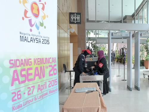 ASEAN35_26042015_POLICE