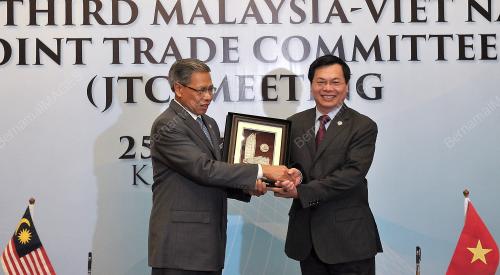 ASEAN37_25042015_MOU