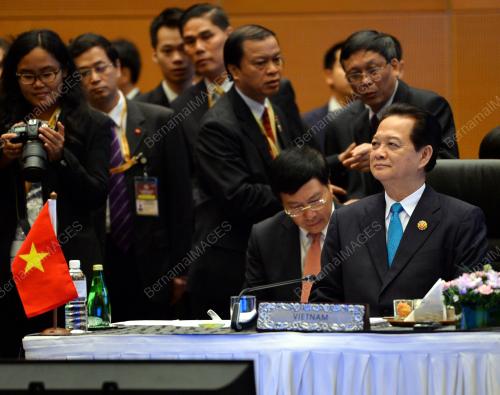 ASEAN42_21112015_ASEAN