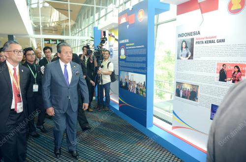 ASEAN55_18112015_FM