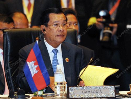 ASEAN66_21112015_CAMBODIA