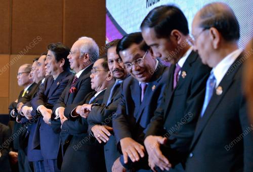 ASEAN70_22112015_JAPAN