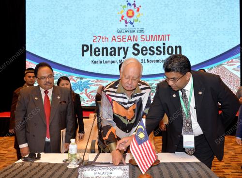 ASEAN77_19112015_PM