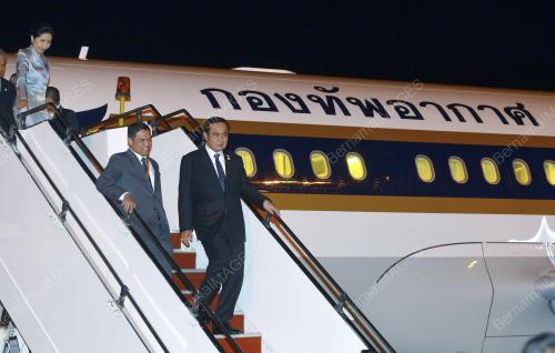 ASEAN90_19112015_ARRIVAL