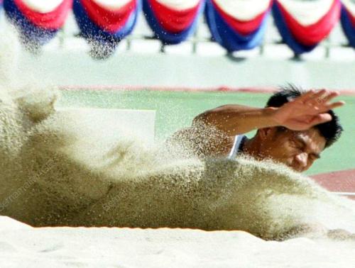 AT08-12_09_2001_ATHLETICS_02022016