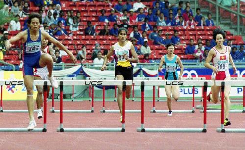 AT09-14_09_2001_400M_HURDLE_02022016