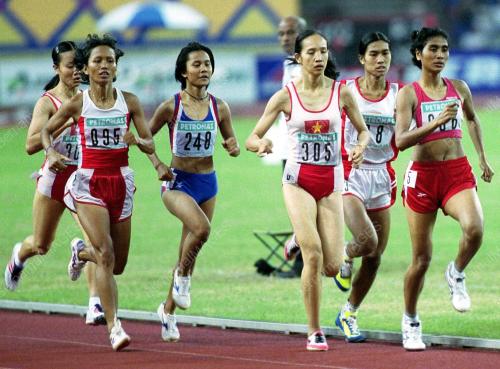 AT10-15_09_2001_ATHLETICS_15092001