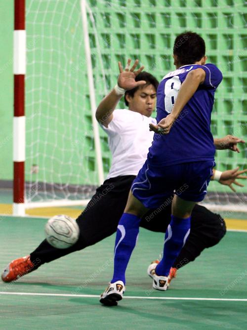 AUG05_161210_FUTSAL MAS VS THAI