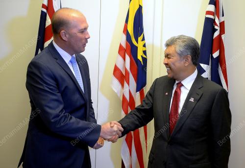 AUS01_08052017_KUNJUNGAN