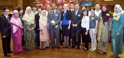 AUS01_25072012_STUDENTS