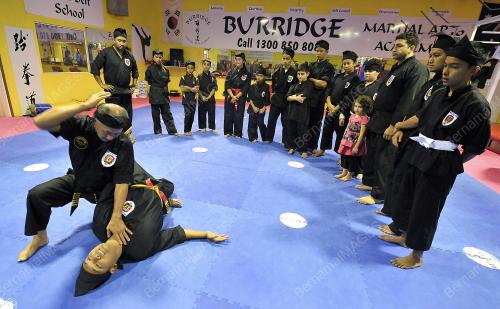AUS02_05042014_SILAT_GAYUNG