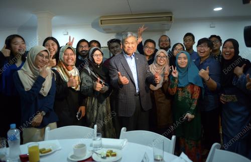 AUS02_09052017_PELAJAR_MALAYSIA