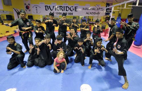 AUS03_05042014_SILAT_GAYUNG