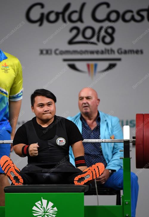 AUS03_10042018_ANGKAT_BERAT_PARA