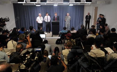 AUS04_04042014_MH_370