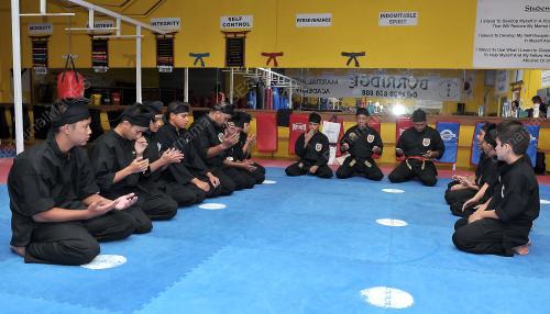AUS05_05042014_SILAT_GAYUNG
