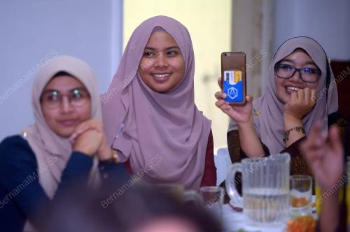 AUS05_09052017_PELAJAR_MALAYSIA
