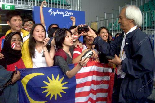 AUS06-19_09_2000_TOLONG_AMBIL_F_13012016