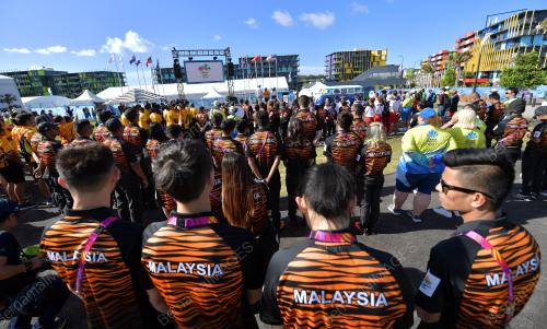 AUS06_03042018_NAIK_BENDERA