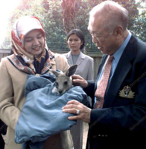AUS09-15_09_2000_AGONG-SYDNEY_13012016
