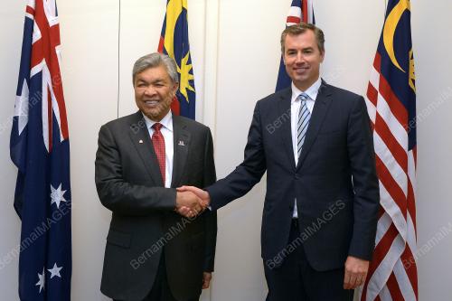 AUS09_08052017_KUNJUNGAN