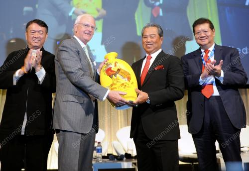 AUS09_12112012_TPM_AWARD