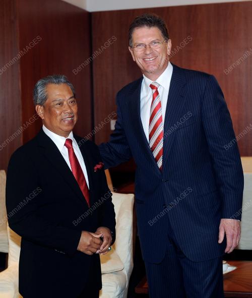 AUS10_12112012_TPM_PREMIER