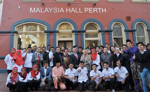 AUS10_13112014_HALL