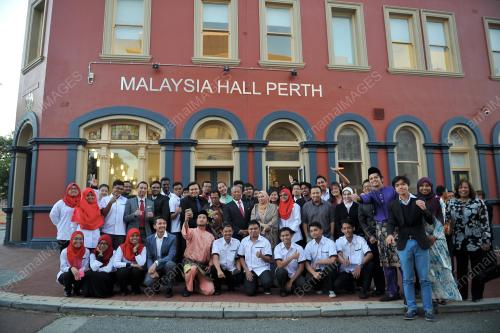 AUS11_13112014_HALL