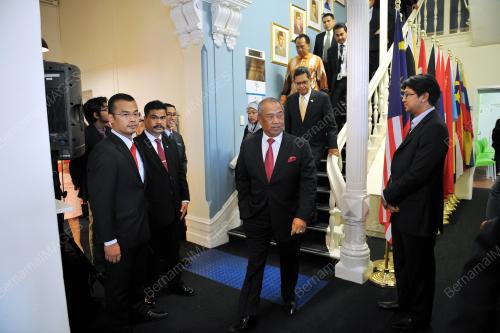 AUS13_13112014_HALL
