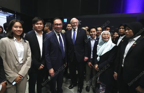 DATUK SERI ANWAR IBRAHIM