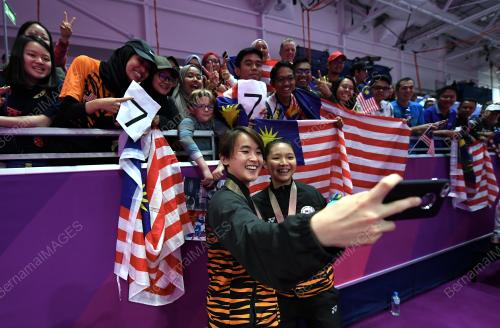 AUS21_15042018_BEREGU_WANITA_PINGAT