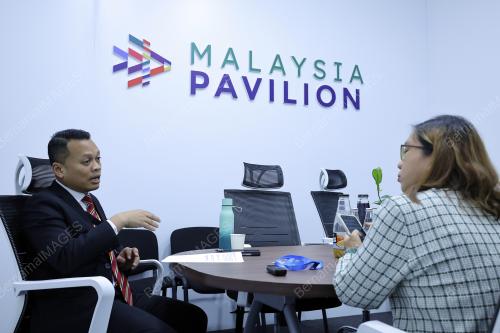NIK NAZMI NIK AHMAD
