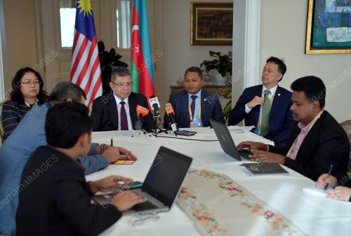 AZE01_23102019_MENTERI_LUAR
