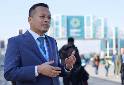 NIK NAZMI NIK AHMAD