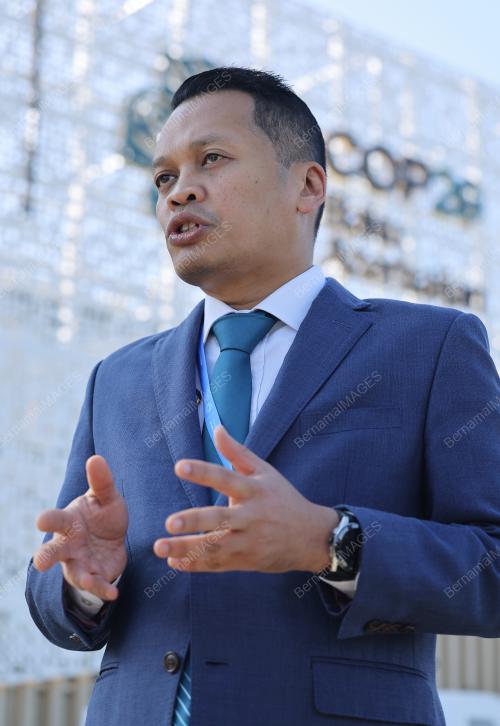 NIK NAZMI NIK AHMAD