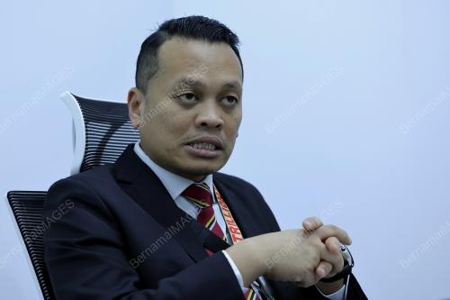 NIK NAZMI NIK AHMAD