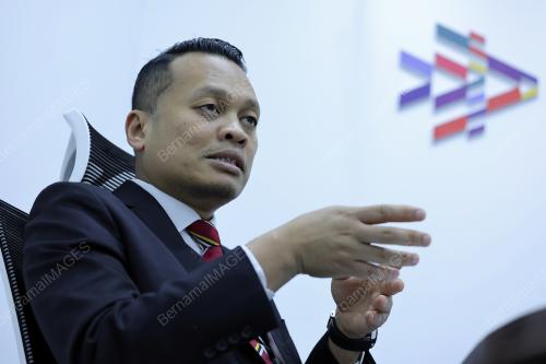 NIK NAZMI NIK AHMAD