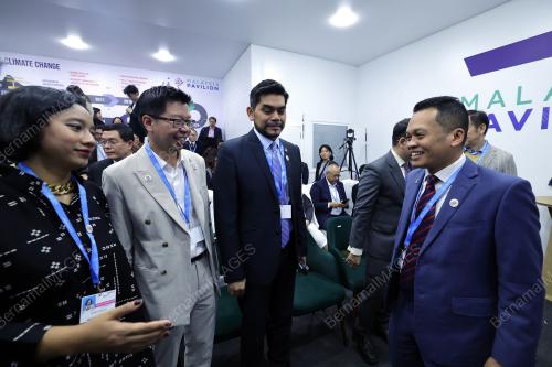 NIK NAZMI NIK AHMAD